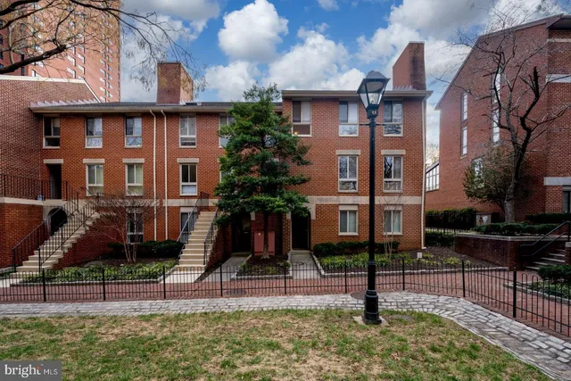 $1,950 | 35 Andrew Place, Unit R112, Baltimore, MD 21201