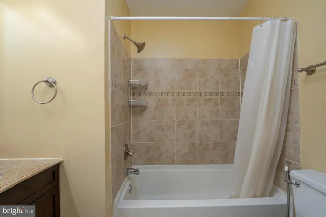 $1,950 | 35 Andrew Place, Unit R112, Baltimore, MD 21201