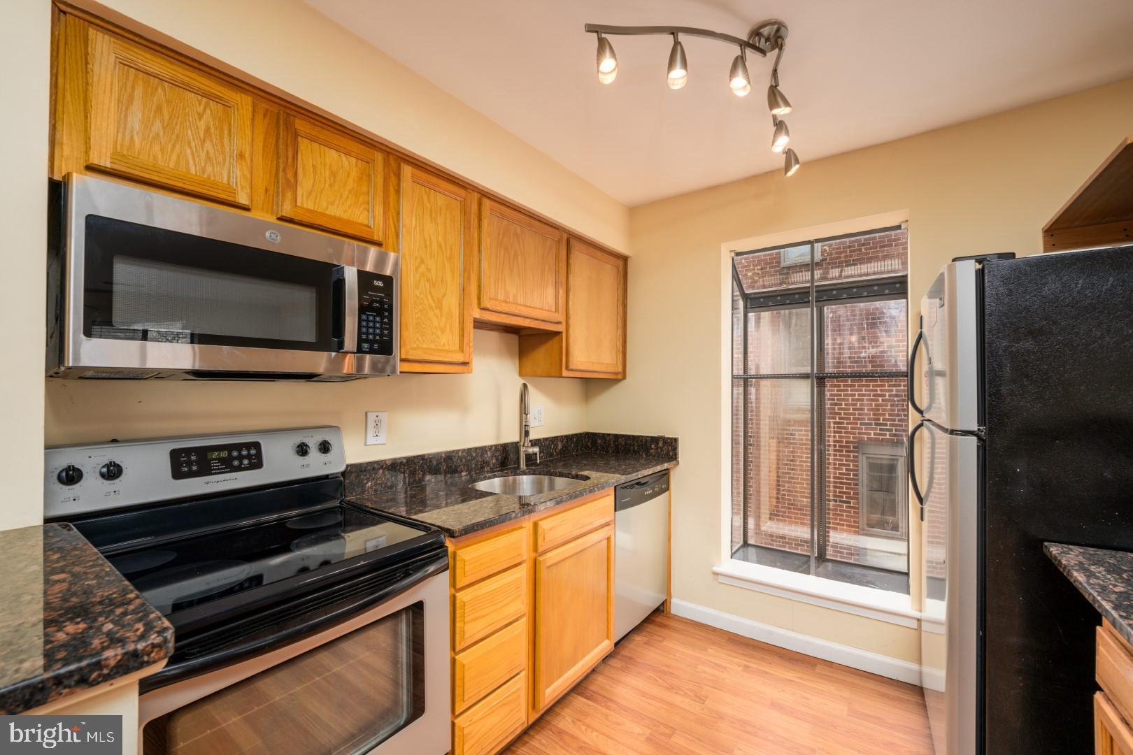 35 Andrew Place, Unit R112 Baltimore, MD 21201 - Photo 6 of 27