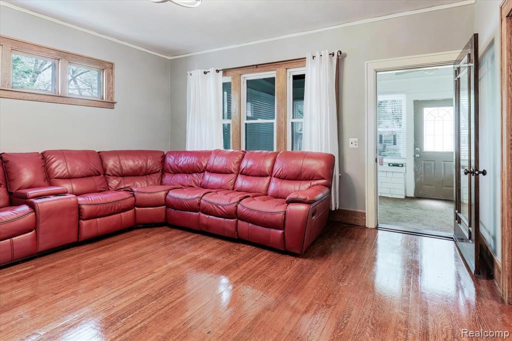 2210 Cambridge Road Berkley, MI 48072 - Photo 8 of 32