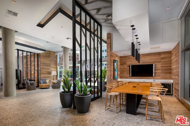 $2,676 | 750 South Oxford Avenue, Unit 307, Los Angeles, CA 90005