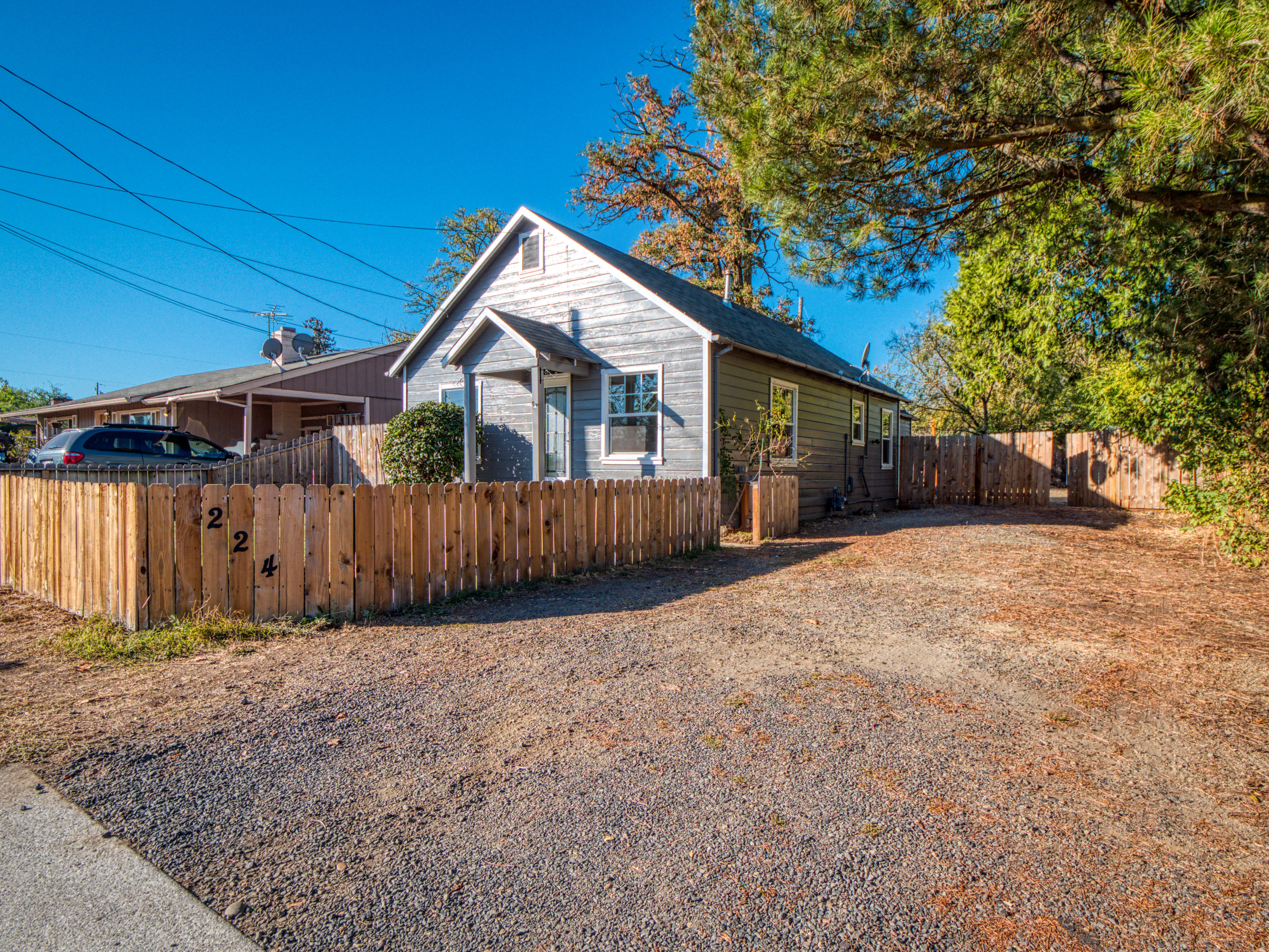 224 Freeman Road Central Point, OR 97502 - Photo 2 of 23 2
