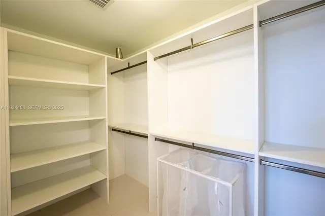 $725,000 | 16385 Biscayne Boulevard, Unit 3117, North Miami Beach, FL 33160