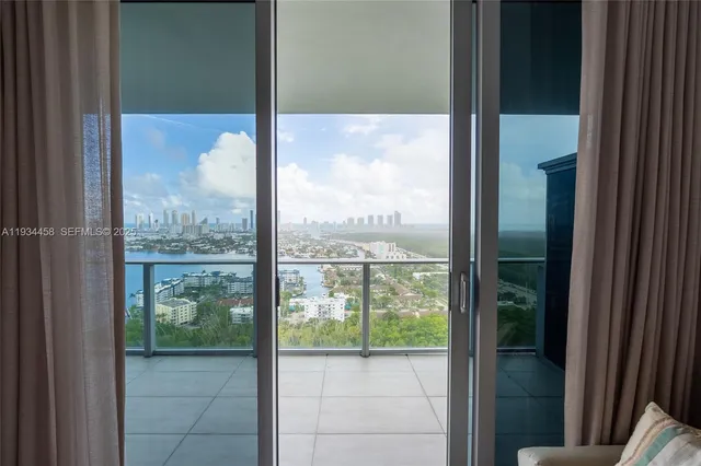 $725,000 | 16385 Biscayne Boulevard, Unit 3117, North Miami Beach, FL 33160