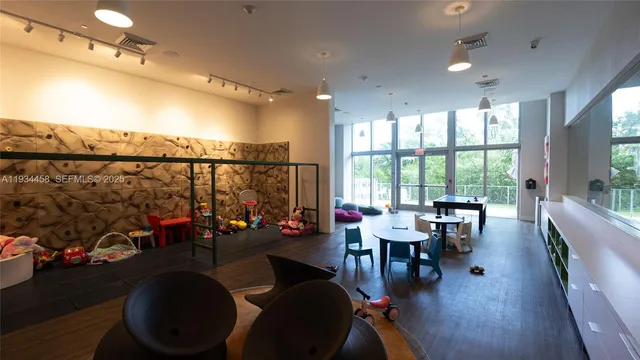 $725,000 | 16385 Biscayne Boulevard, Unit 3117, North Miami Beach, FL 33160