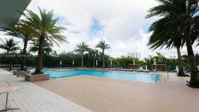 $725,000 | 16385 Biscayne Boulevard, Unit 3117, North Miami Beach, FL 33160