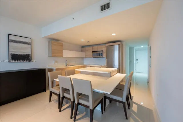 $725,000 | 16385 Biscayne Boulevard, Unit 3117, North Miami Beach, FL 33160