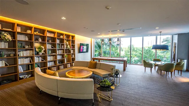 $725,000 | 16385 Biscayne Boulevard, Unit 3117, North Miami Beach, FL 33160