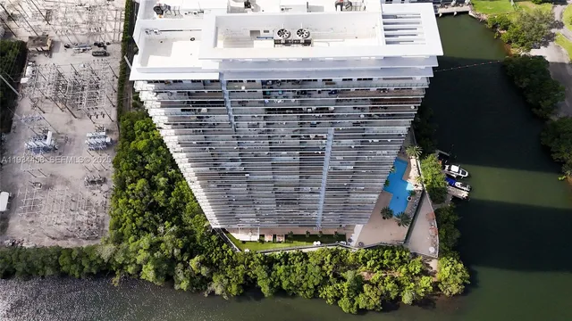 $725,000 | 16385 Biscayne Boulevard, Unit 3117, North Miami Beach, FL 33160