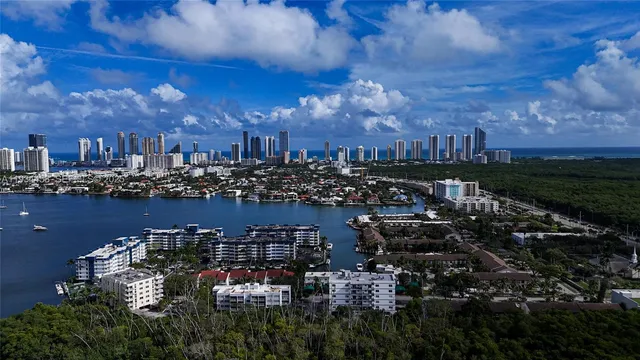 $725,000 | 16385 Biscayne Boulevard, Unit 3117, North Miami Beach, FL 33160