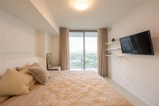 $725,000 | 16385 Biscayne Boulevard, Unit 3117, North Miami Beach, FL 33160