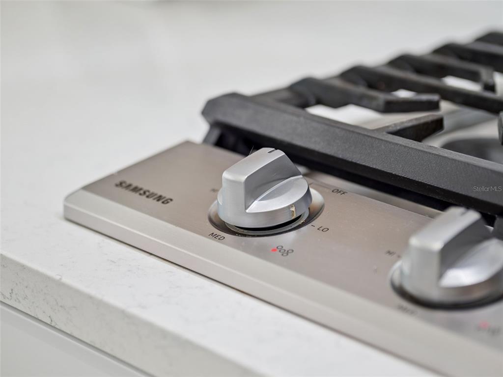 2932 Tupelo Loop St. Cloud, FL 34772 - Photo 8 of 47 a room with a couch and a potted plant