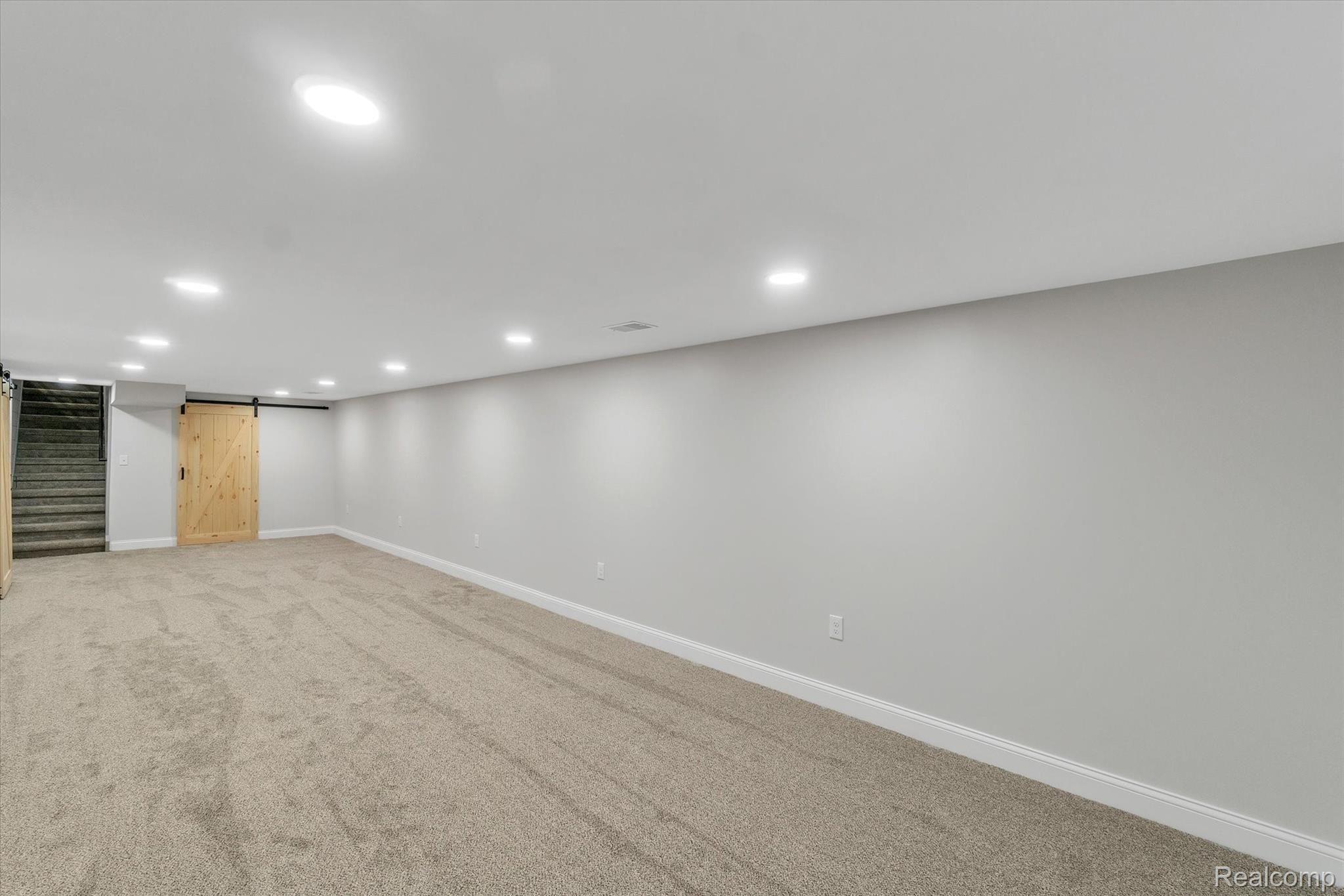 680 Murray Hill Road Highland, MI 48357 - Photo 31 of 45 family room