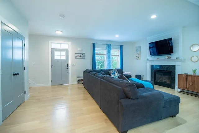 $4,500 | 5 Morse Avenue, Unit 1, Plainville, MA 02762