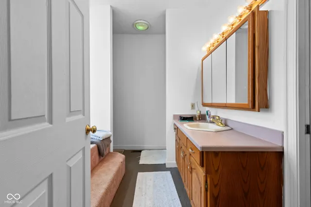 $1,899,900 | 5479 South 200 East, Anderson, IN 46017