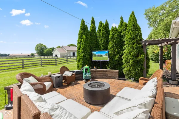 $1,600,000 | 5479 South 200 East, Anderson, IN 46017