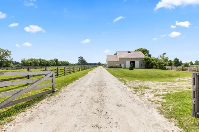$1,899,900 | 5479 South 200 East, Anderson, IN 46017