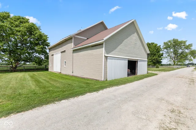 $1,899,900 | 5479 South 200 East, Anderson, IN 46017