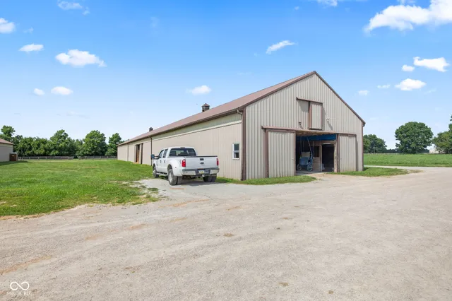 $1,899,900 | 5479 South 200 East, Anderson, IN 46017