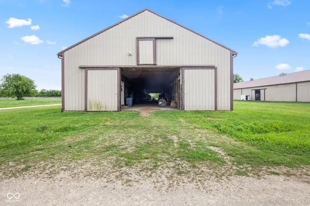 $1,899,900 | 5479 South 200 East, Anderson, IN 46017