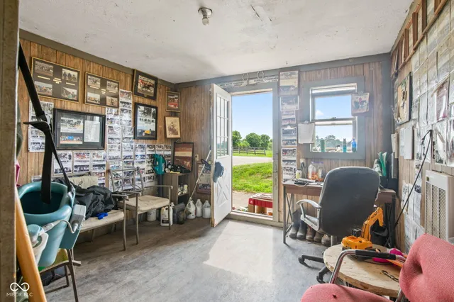 $1,899,900 | 5479 South 200 East, Anderson, IN 46017