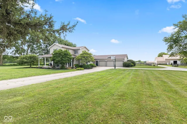 $1,899,900 | 5479 South 200 East, Anderson, IN 46017
