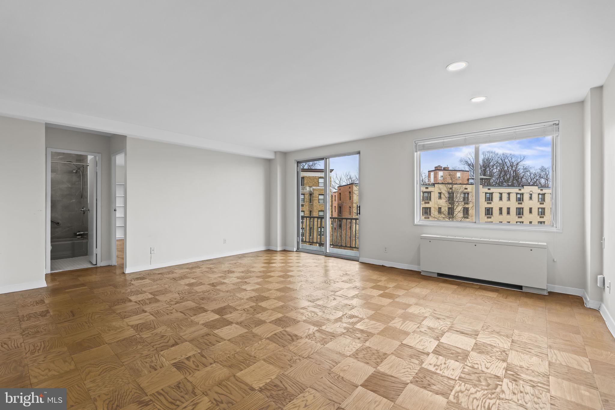 2829 Connecticut Avenue Northwest, Unit 503 Washington, DC 20008 - Photo 5 of 28 Large living-dining