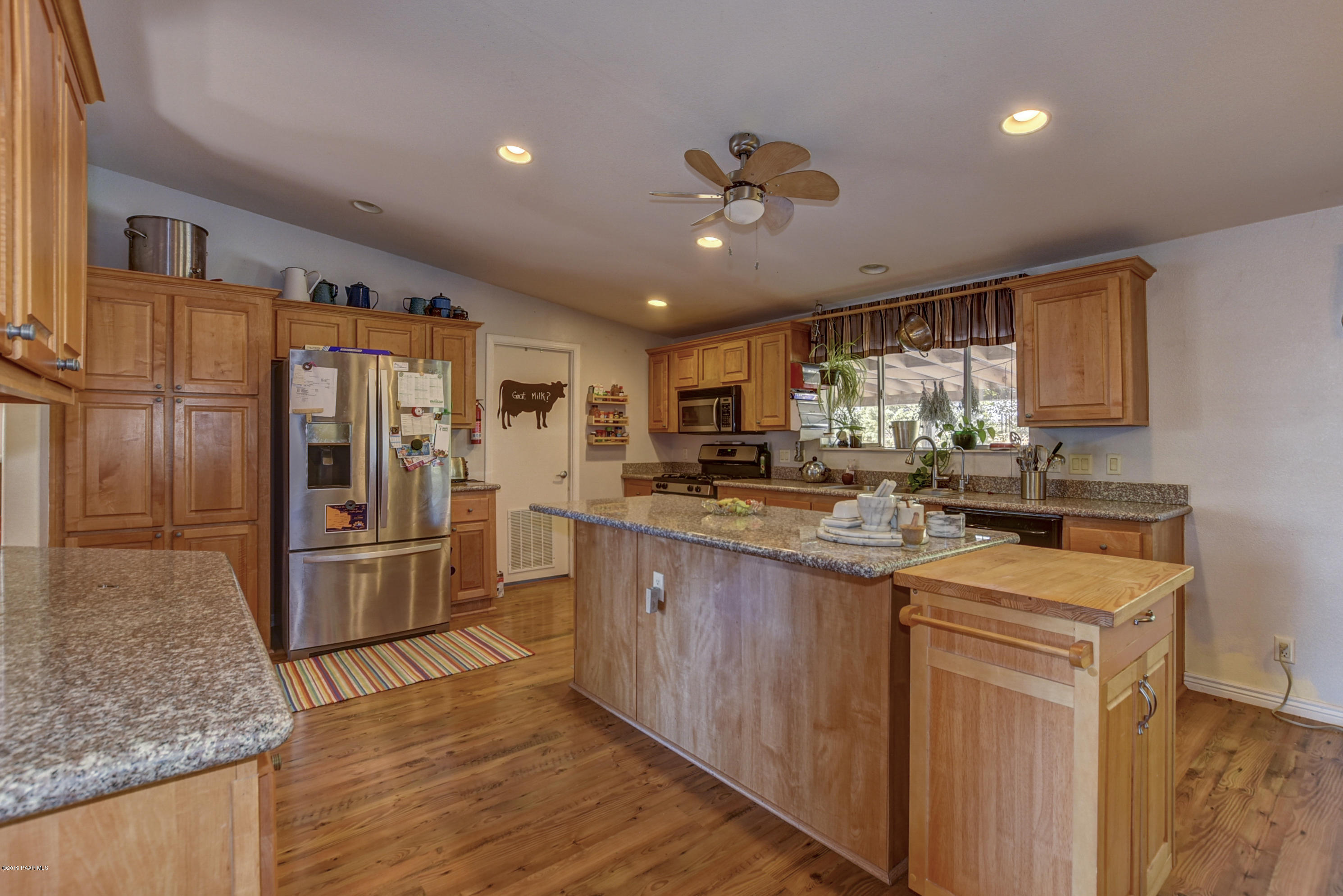 1975 West Curtis Ranch Road Paulden, AZ 86334 - Photo 22 of 48 Kitchen5