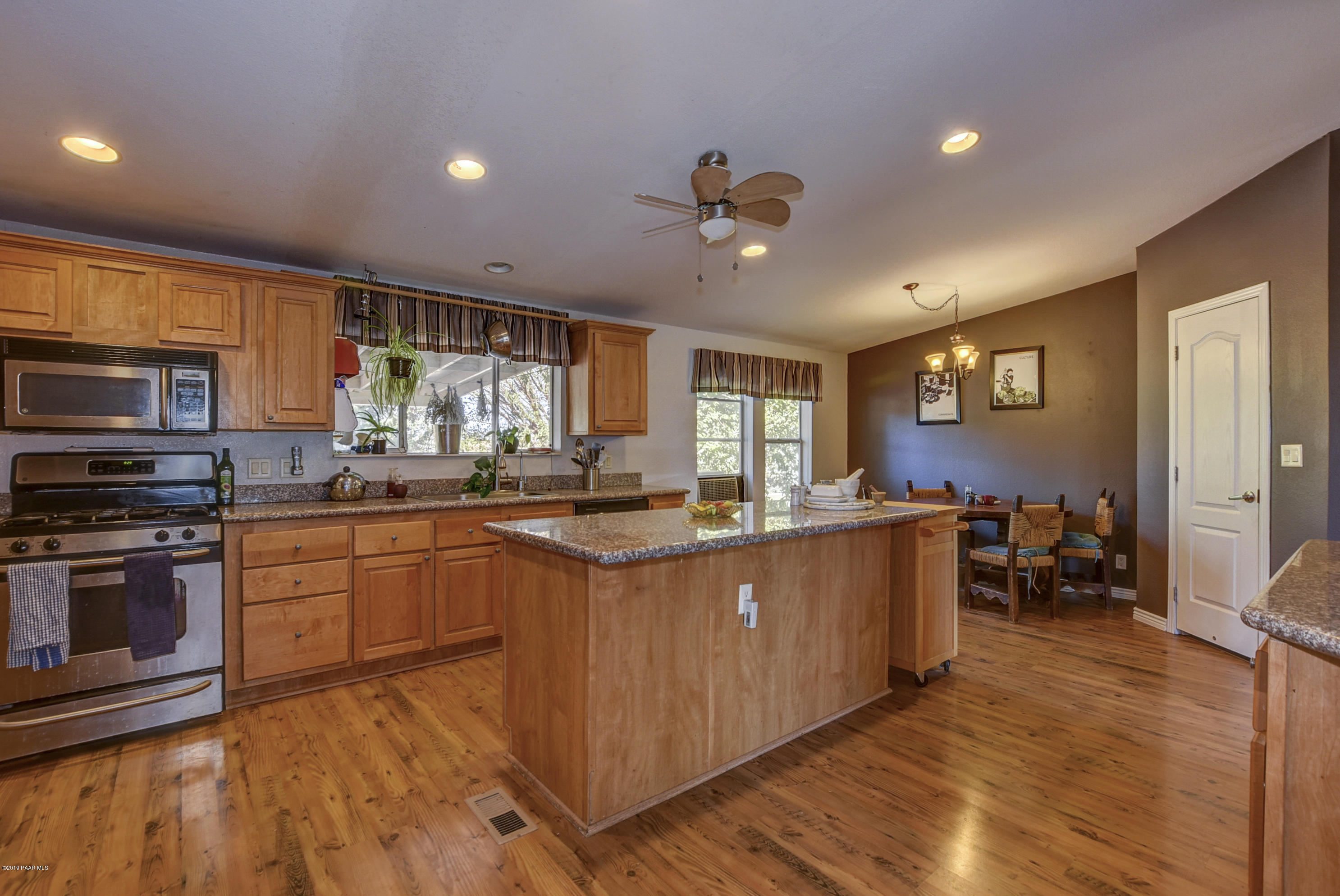 1975 West Curtis Ranch Road Paulden, AZ 86334 - Photo 23 of 48 Kitchen4