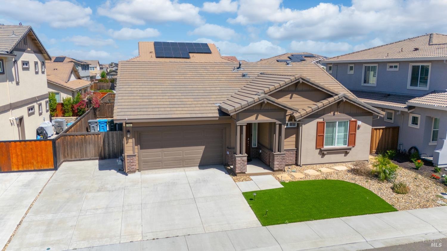 761 Razorbill Street Vacaville, CA 95688 - Photo 31 of 41 a front view of a house with a yard