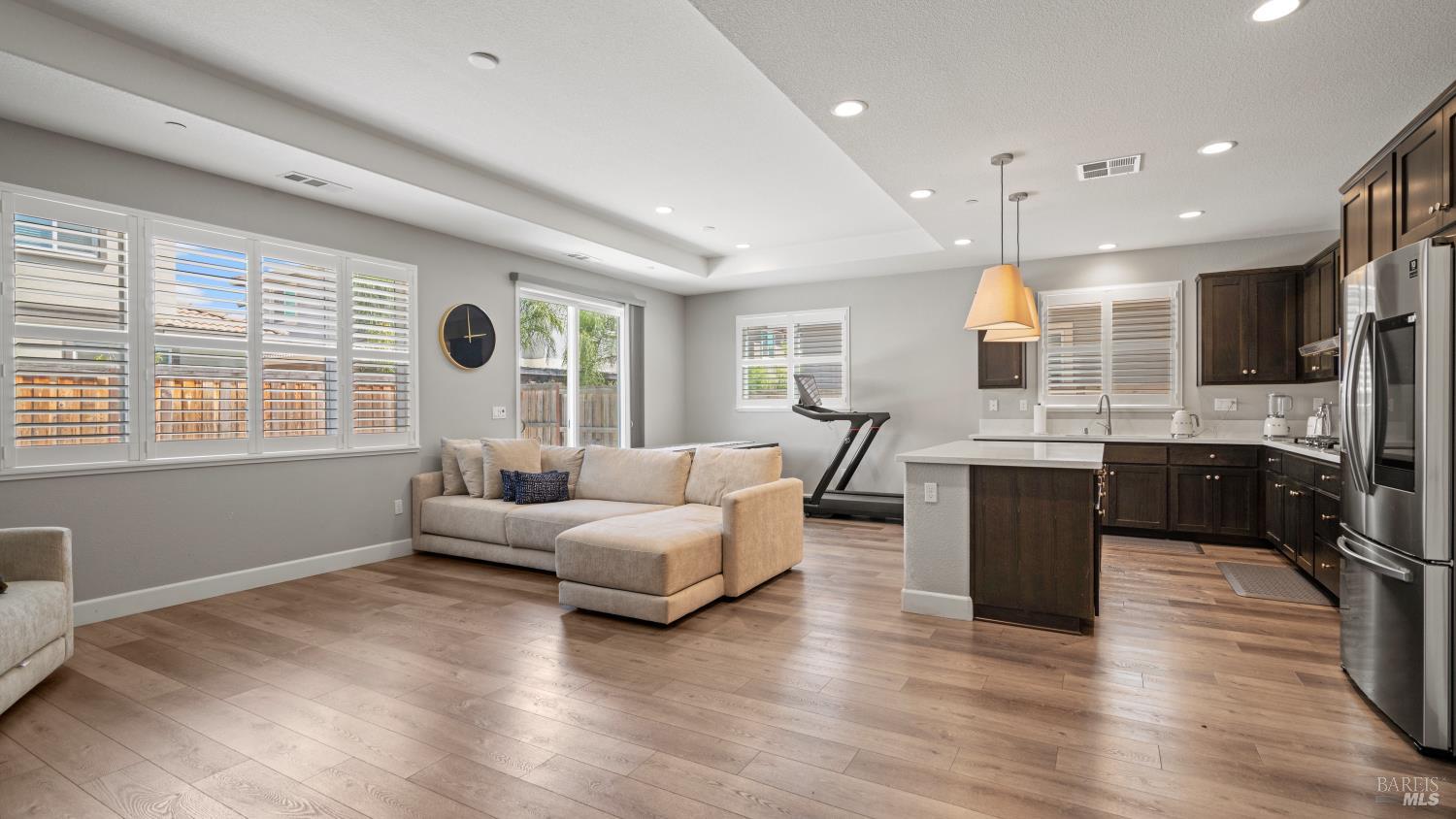 761 Razorbill Street Vacaville, CA 95688 - Photo 4 of 41 a living room with furniture and kitchen view