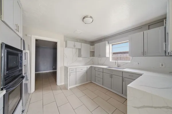 $3,000 | 7410 Antoine Drive, Houston, TX 77088