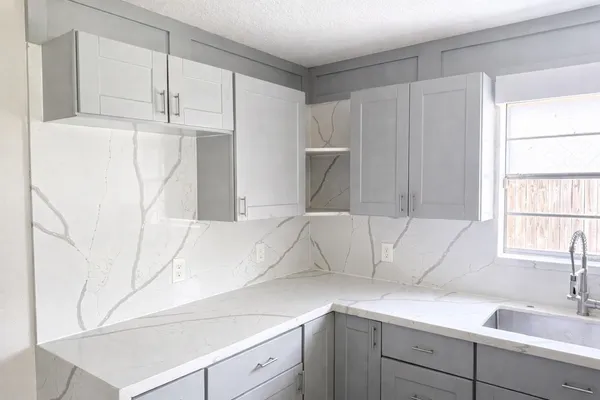 $3,000 | 7410 Antoine Drive, Houston, TX 77088