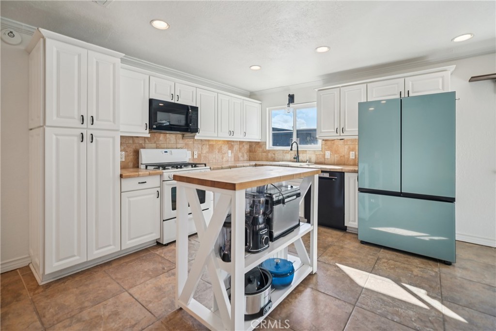 19545 Sherman Way Reseda, CA 91335 - Photo 11 of 31