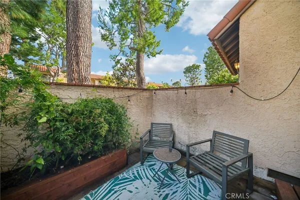 $575,000 | 19545 Sherman Way, Reseda, CA 91335