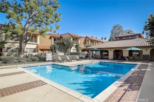 $575,000 | 19545 Sherman Way, Reseda, CA 91335