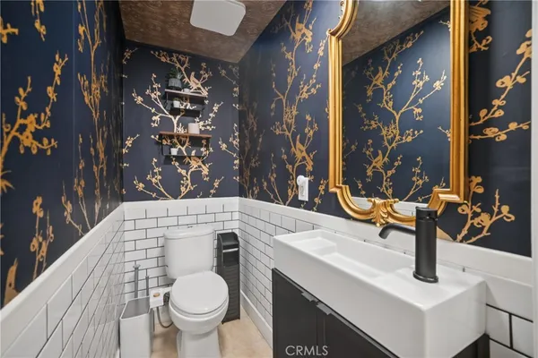 $575,000 | 19545 Sherman Way, Reseda, CA 91335