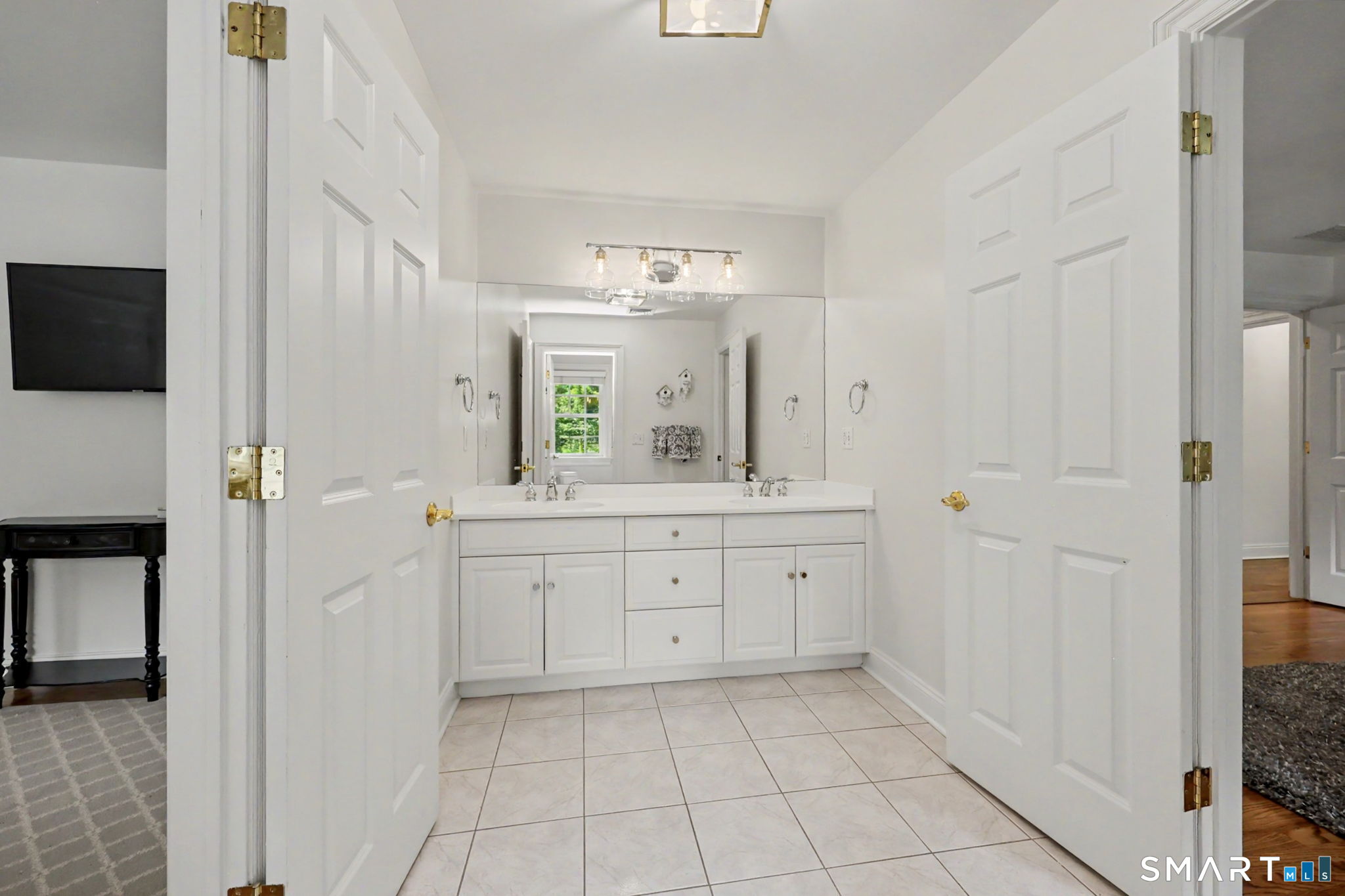 58 Fanton Hill Road Weston, CT 06883 - Photo 20 of 38 Jack and Jill bathroom