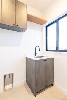 a close view of sink and tap