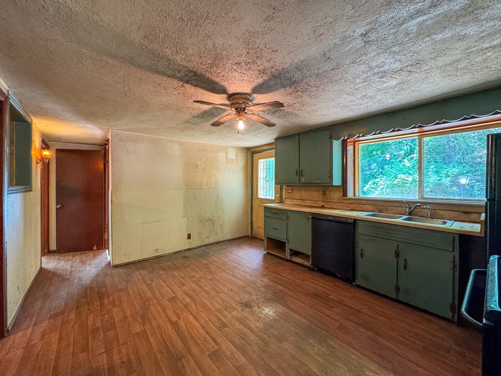 332 Batchelor Street Granby, MA 01033 - Photo 7 of 33