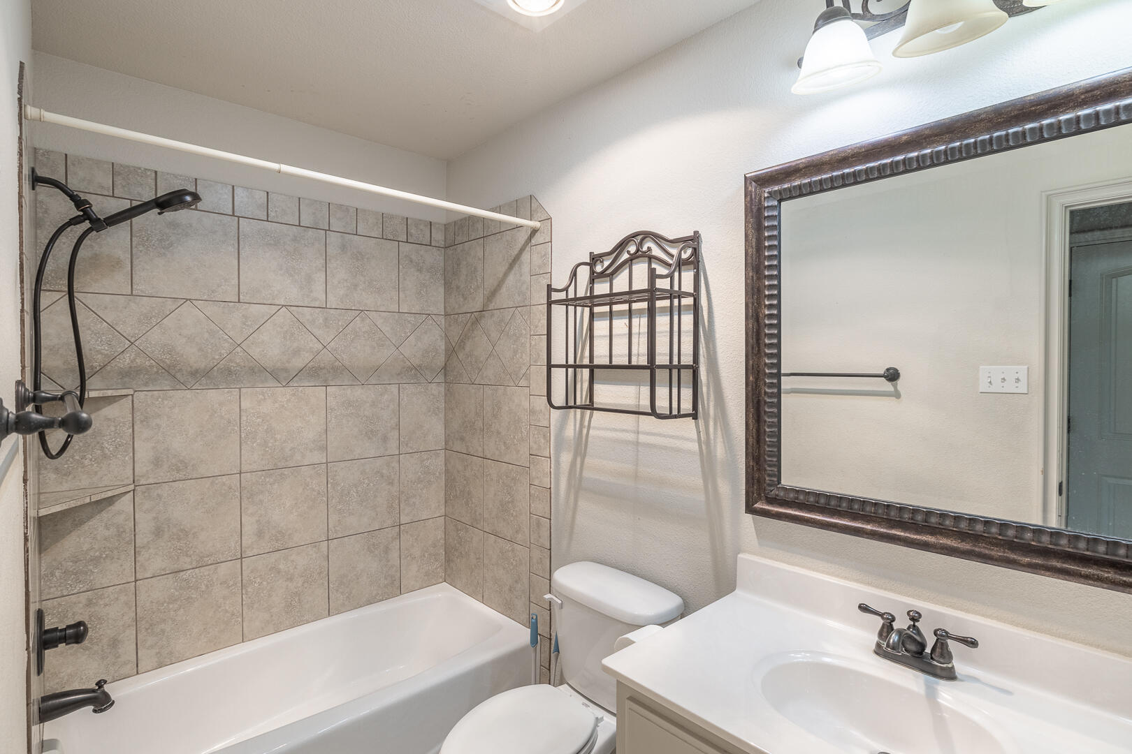 6406 93rd Street Lubbock, TX 79424 - Photo 6 of 40 1-9