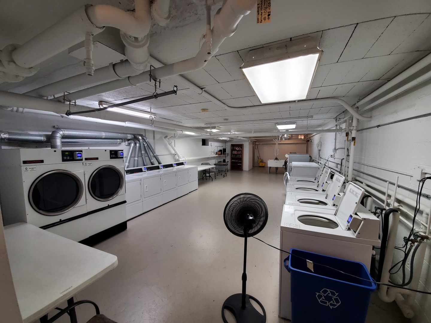 700 West Bittersweet Place, Unit 309 Chicago, IL 60613 - Photo 15 of 19 a utility room with dryer and washer