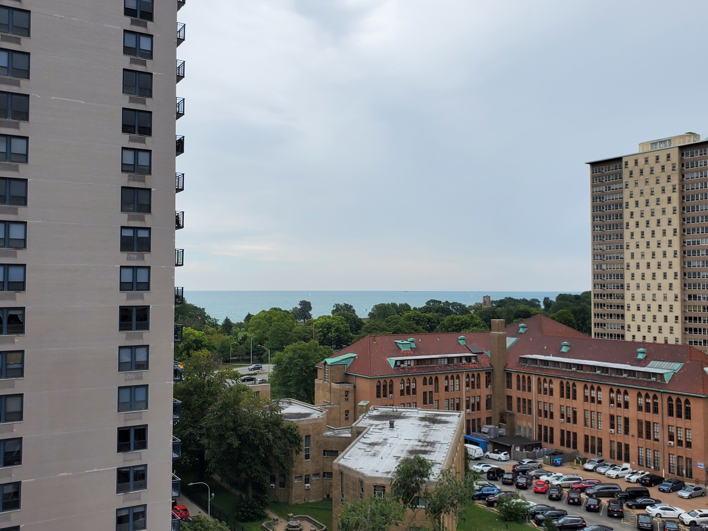 700 West Bittersweet Place, Unit 309 Chicago, IL 60613 - Photo 16 of 19 a view of a city with tall buildings