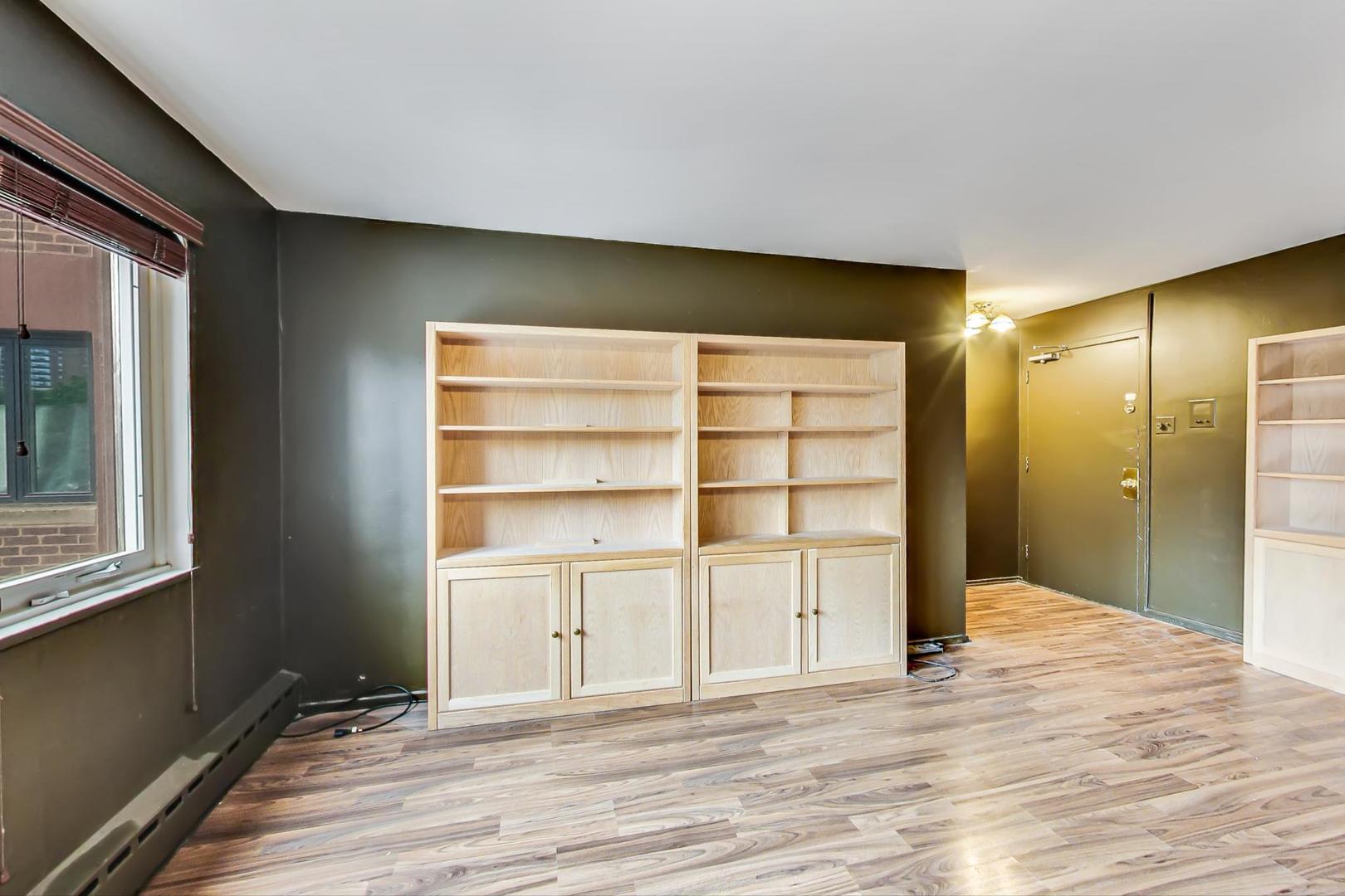 700 West Bittersweet Place, Unit 309 Chicago, IL 60613 - Photo 3 of 19 a view of a room with wooden floor and closet