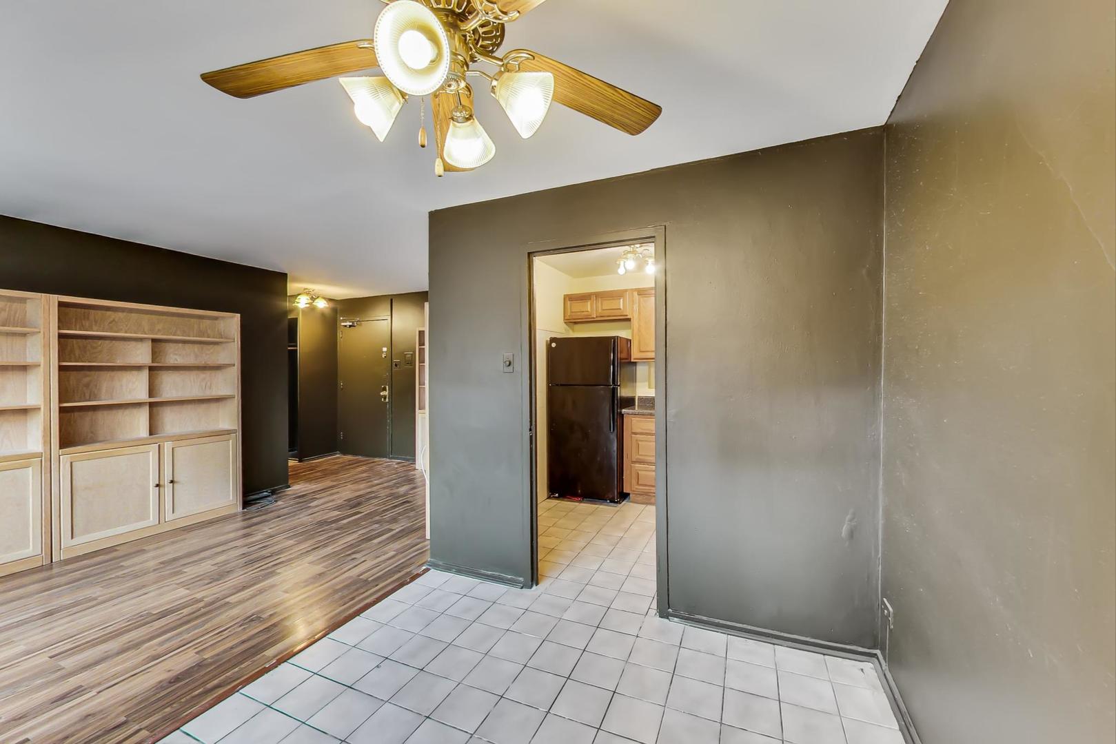 700 West Bittersweet Place, Unit 309 Chicago, IL 60613 - Photo 6 of 19 an empty room with wooden floor closet and windows