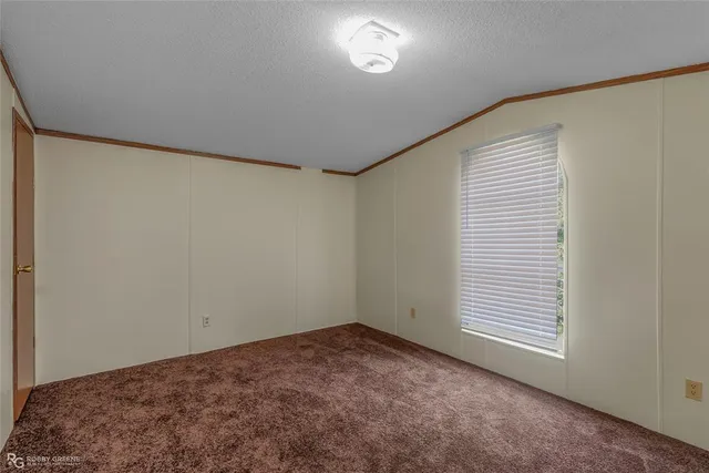 a view of empty room with window