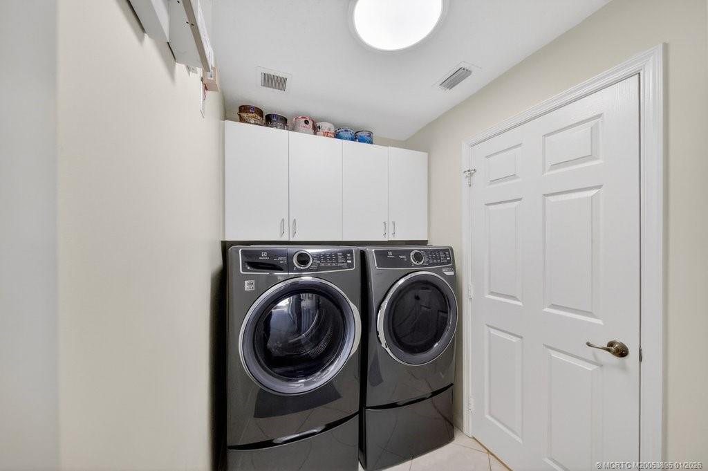 871 Southeast Westminster Place Stuart, FL 34997 - Photo 27 of 38 LWasher and Natural Gas Dryer