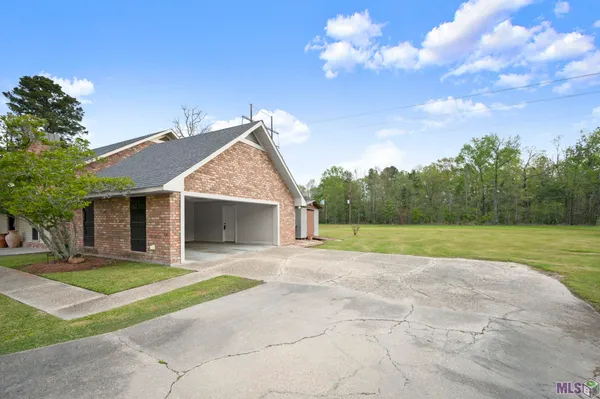 $318,900 | 16649 Paint Avenue, Greenwell Springs, LA 70739