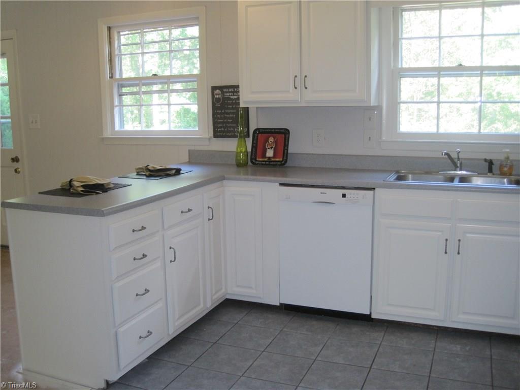 6005 Dehaven Road Pleasant Garden, NC 27313 - Photo 3 of 16 Gallery Image 3