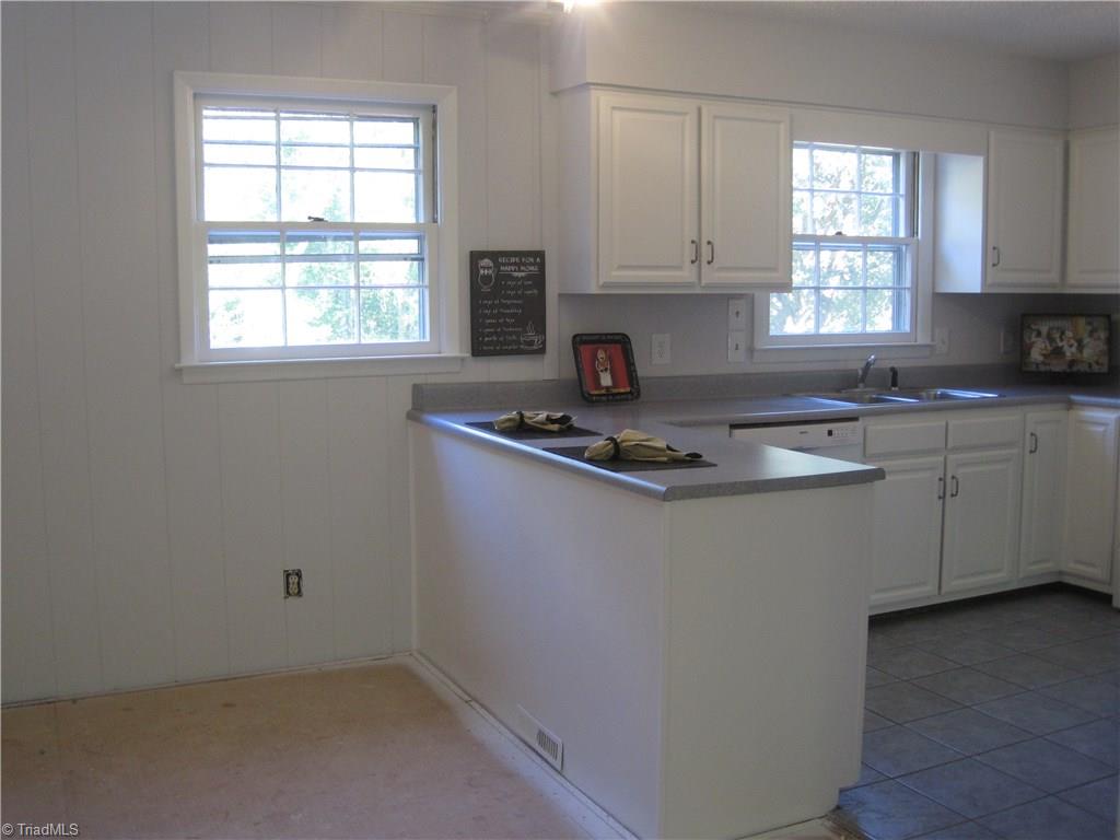 6005 Dehaven Road Pleasant Garden, NC 27313 - Photo 4 of 16 Gallery Image 4